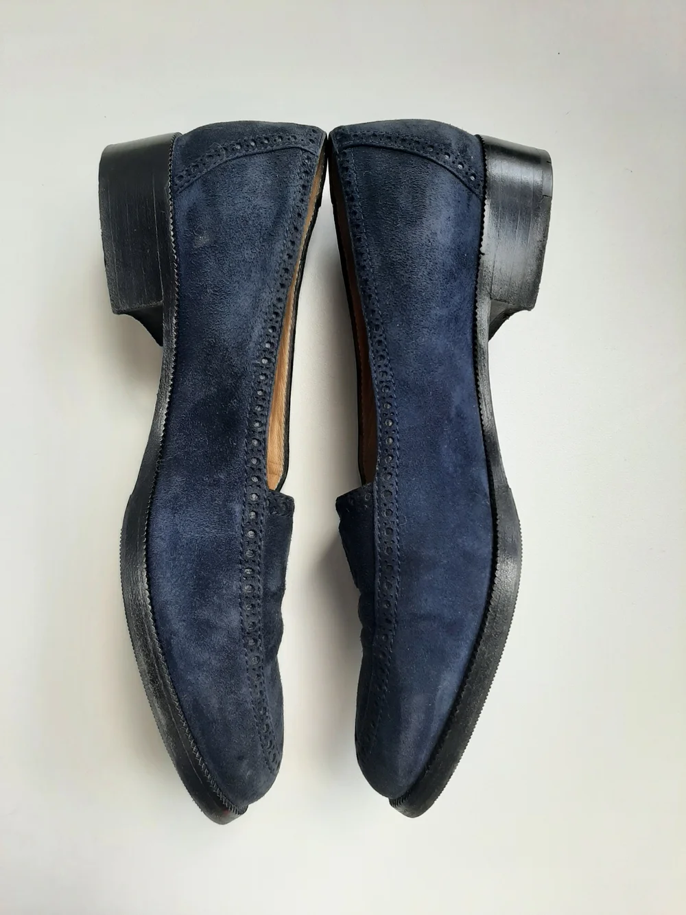 CHANEL elegant loafers